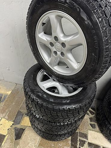 Шины и диски: Комплект зимних колес Toyota на оригинальных литых дисках. - Диски — 5