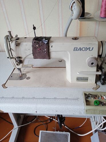 Швейные машины: Продаю промышленную прямострочку машинку б/у.состояние хорошее цена