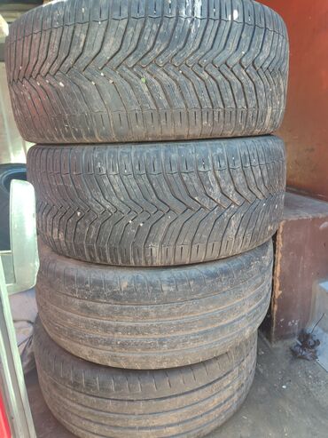 Tyres & Wheels: GUME 225 40 18 gume za ove pare nove Prodaju se sve 4 Dve gume su