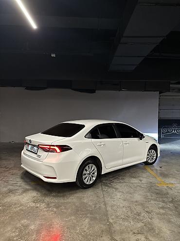 Toyota: Toyota Corolla: 2022 г., 1.8 л, Вариатор, Гибрид, Седан — 5