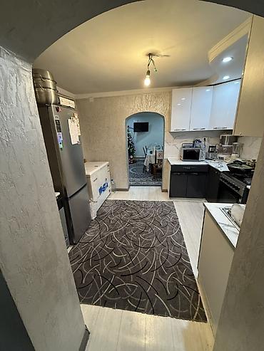 Кыймылсыз мүлк: 🏡 Продаётся 5-комнатный дом 📍 Кара-Балта, район Военкомата 🏠 Площадь — 2