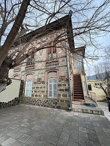 bileceri ev alqi satqisi: 5 otaqlı, 110 kv. m, Orta təmir — 1
