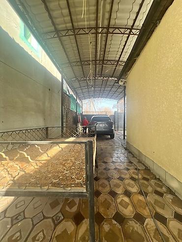 Продажа коттеджей и домов: Продаётся дом с закрытым двором и большим навесом для автомобилей — 12