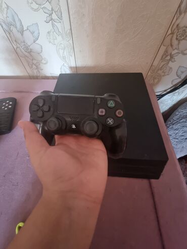 baku electronics playstation: Ps 4 pro 1TB ela veziyyetdedir oyun diskleride var xarixden alinib