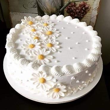 tort şekili: Bayram və xüsusi günlər üçün zərif bəzədilmiş kremli tortlar - — 4