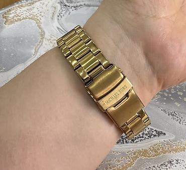 gun eynəyi: Qızılı rəngdə Michael Kors kvars qol saatı - Korpus və qolbaq: metal — 9