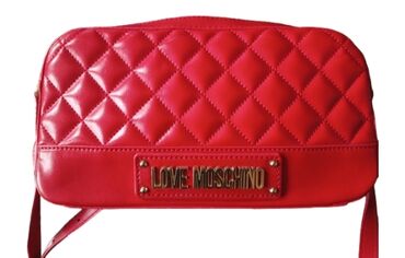 otkup bundi novi sad: Love Moschino / crvena tašnica na rame. Kao nova.Jednom korišćena