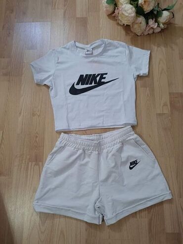 Gornji i donji deo: Komplet sorc i krop majca
Velecine : s m l
Cena : 1.799 dinara — 6