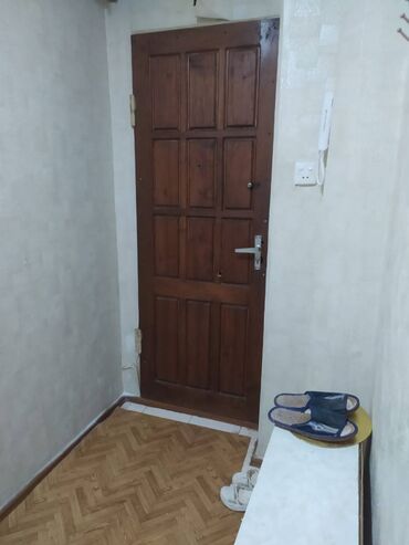 Uzunmüddətli kirayə mənzillər: Nəsimi rayonu, Azərbaycan Tibb Universtetinin yanında 9 mərtəbəli — 14