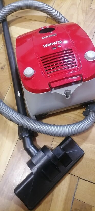 Klasični usisivači: Usisivač SAMSUNG 1600w na papirnu kesu kompletan dobar. Dobro vuče — 4