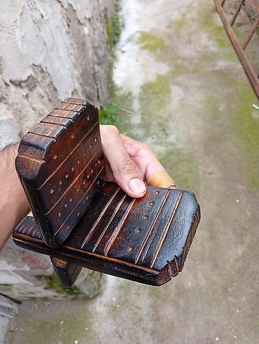 iphone 14 pro ekran: Taxta stolüstü telefon/tablet dayağı - Material: bərk ağac; tünd — 2