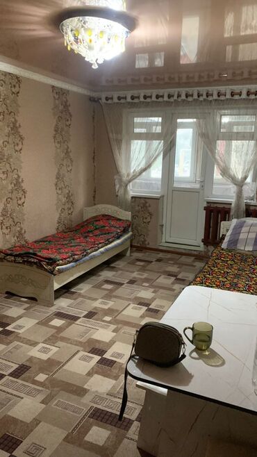 продаю дом азия мол: Сдается просторная комната с мебелью. - Площадь: большая, светлая, с