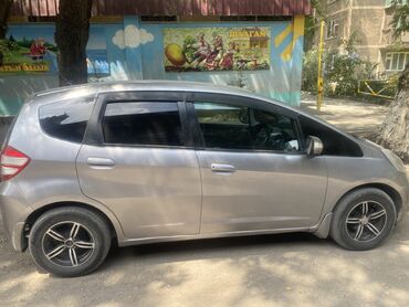 балыкчы автомобиль: Honda Fit: 2008 г., 1.3 л, Автоматтык, Бензин, Седан
