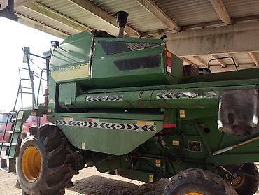 арык бетонный: Комбайн John Deere с жатками Описание: - Зерноуборочный комбайн John — 1