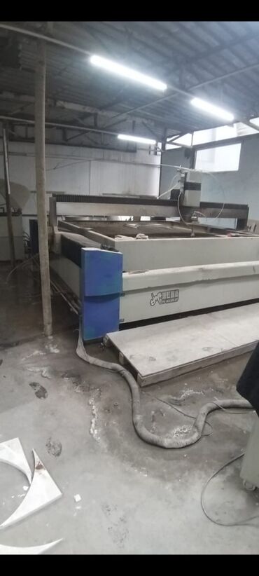 Digər istehsal avadanlığı: Su kesim aparati esasen mermer kesim islerinde istifade edilen — 1