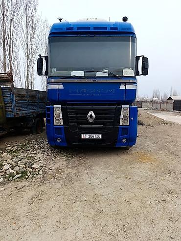 полуприцепы мега: Тягач, Renault, Тентованный — 3