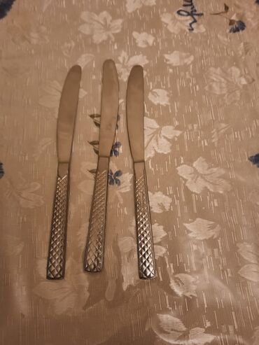 bicaq desti: Qədimi paslanmaz bıçaqlar - 3 ədəd Qiyməti - 4 azn Metrolara