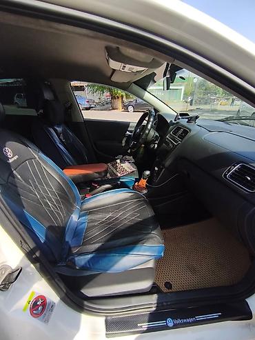 машина салон: Volkswagen Polo: 2012 г., 1.6 л, Механика, Бензин, Седан — 8