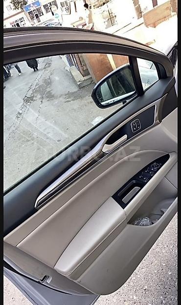 Avtomobil salonu üçün digər detallar: Ford Fusion — 4