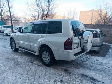 машина малометражка: Mitsubishi Pajero: 2004 г., 3 л, Автомат, Газ, Внедорожник