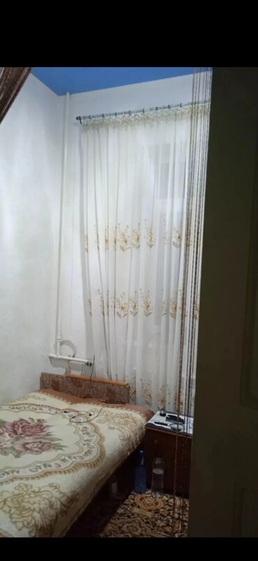 продаю дом в бишкеке: 60 м², 3 комнаты, Парковка, Сарай, Забор, огорожен