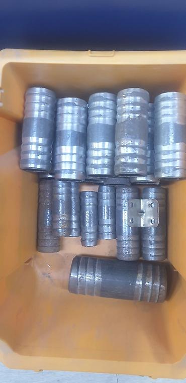 Другая сантехника: Изогнутая металлическая труба с резьбой на одном конце. Подходит для — 12