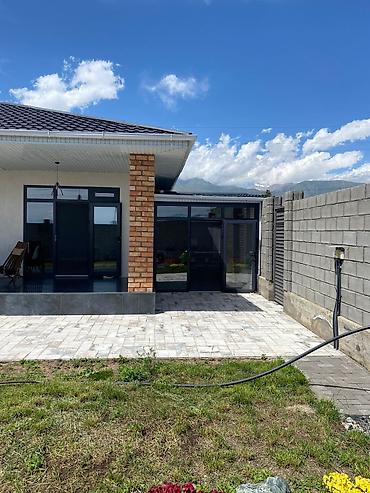 Продажа коттеджей и домов: Продается дом в селе Чон-сарыой дом расположен со стороны озера, до — 2