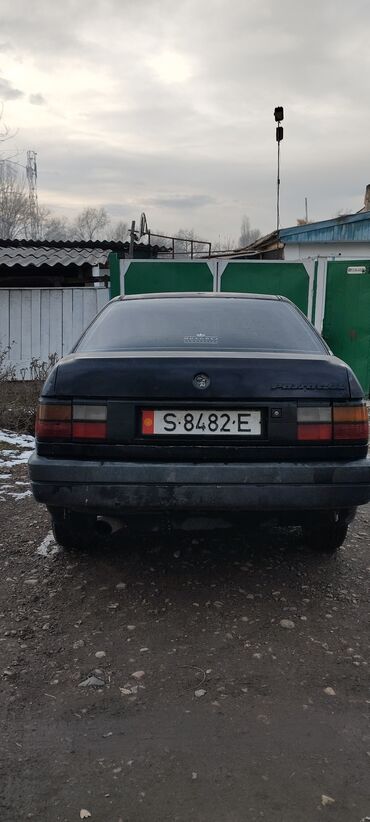 Volkswagen: Volkswagen Passat: 1989 г., 1.8 л, Механика, Бензин, Седан