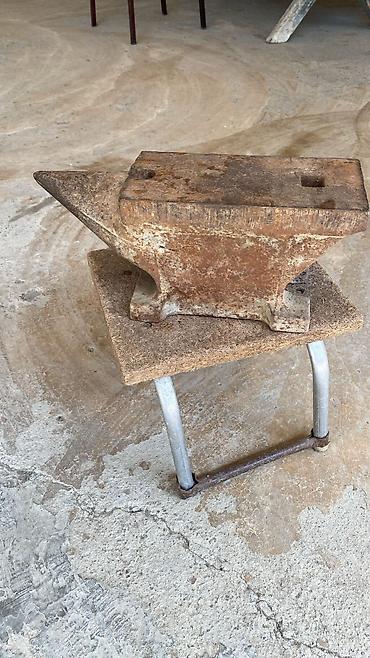 demirci aletleri: Dəmirçi örsü - Material: tam metal gövdə, kütləsi yüksəkdir - Forma — 1