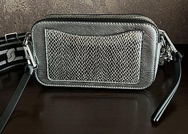 Aksesuarlar: Marc Jacobs The Snapshot çanta – gümüş rəngli, parlaq teksturaların — 2