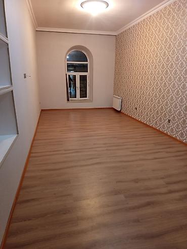 balaxanı: Sabunçu rayonu Balaxanı qəsəbəsində avtobus dayanacağına yaxın tam — 8