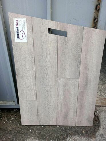 metbex aboylari 2019: Ağ-boz tonlarda taxta teksturalı döşəmə laminatının nümunə paneli lalafo.az -da metbex aboylari 2019: Ağ-boz tonlarda taxta teksturalı döşəmə laminatının nümunə paneli