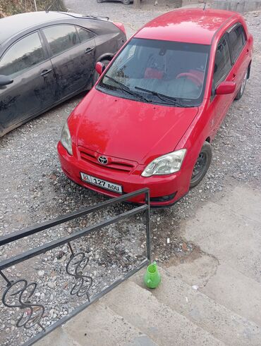 срочно продаю ниссан примера: Toyota Corolla: 2003 г., Механика, Бензин, Хетчбек