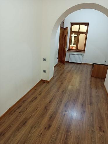 balaxanı: Sabunçu rayonu Balaxanı qəsəbəsində avtobus dayanacağına yaxın tam — 9
