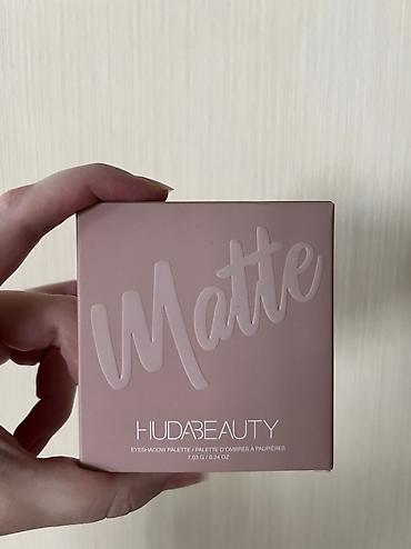 косметичка: Huda Beauty Matte Obsessions Eyeshadow Palette – Cool Nudes (9 — 7