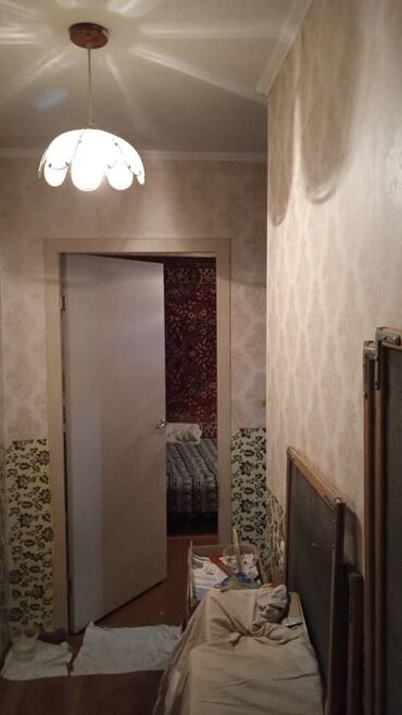 южные микрорайоны: 2 бөлмө, 43 кв. м, Жеке план, 4 кабат, Эски ремонт