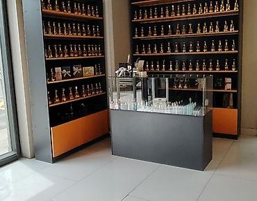 dollar klonu: Parfum biznesi satılır! Ünvan: 4cü mikrorayon ərazisi. 5 Nömrəli — 1