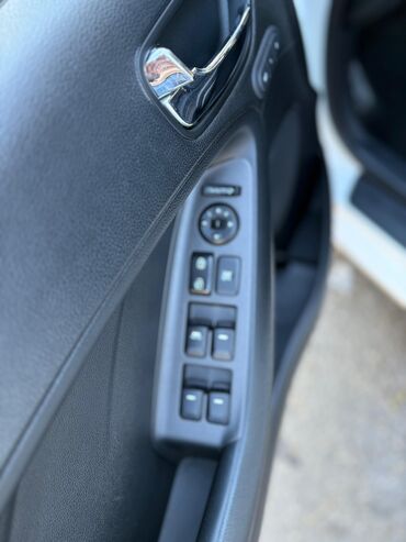 Kia: Kia K3: 1.6 l | 2014 il Sedan — 8