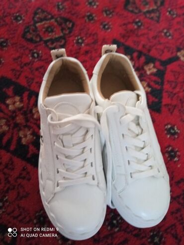 обувь белая: Chloe оригинал 
новый 2500с
чисто кожаной