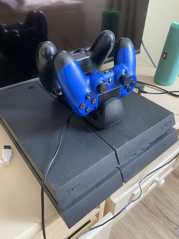 kurtka na malchika 3 4 goda zimnjaja: Продаю ps4 500gb. Со штатов, без прошивки. Два джойстика, оба оригинал