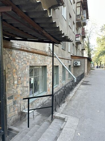 продаю подвальное помещение: Сдается в аренду помещение на цокольном этаже жилого дома с отдельным