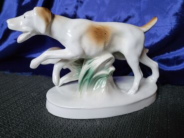 Staro posuđe i escajg: Figura nova pasa 7.god.Lippelsdorf Nemacka. Porcelanska figura — 4