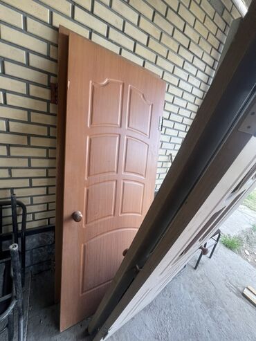 шкафы ванной комнаты: Межкомнатная дверь со стеклом, МДФ, цвет - Коричневый
