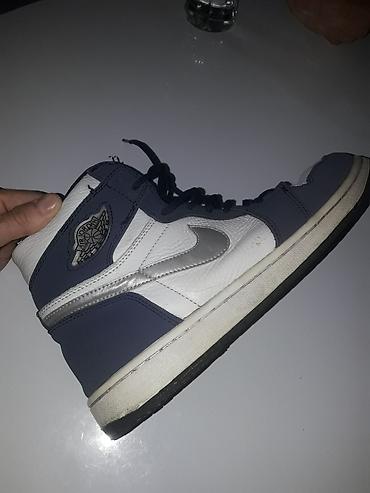 Кроссовки и спортивная обувь: Кроссы белые 200сом. Джорданы 800 сом Оригинал — 8
