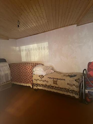 Həyət evləri və villaların satışı: Satılır: Həyətyanı ev ṣamaxu - Geniş, daş döşəməli həyət. Həyətin — 8