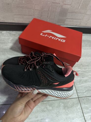 лининг женские кроссовки: Li-Ning
В новом состоянии,37 размер