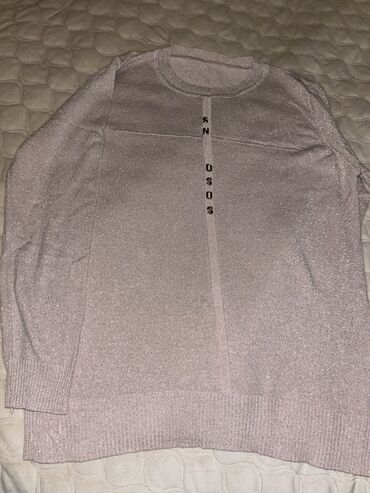 qadın üçün kişmir sviterlər: Qadın sviteri – parıltılı toxuma
Standart ölçü