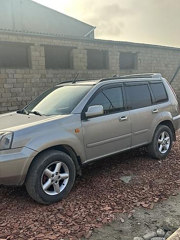 99 masin: Nissan X-Trail kompakt SUV modeli. Şəkillərdən göründüyü kimi gümüşü — 8