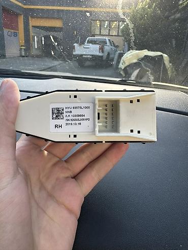 Düymələr: Hyundai sağ ön qapı üçün şüşə qaldırma və mərkəzi kilid idarəetmə — 2