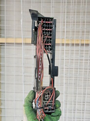 Другие детали электрики авто: Блок предохранителей W210 Mercedes-Benz, 1996г.в. Оригинал б/у, из — 9